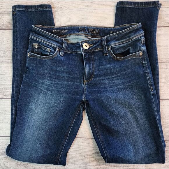 DL 1961 Angel Midrise Skinny Ankle Jean Size: 26 - Picture 1 of 4